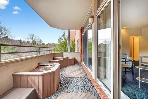 $2,200,000 | 99-60 Florence Street, Unit 3D, Newton, MA 02467