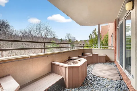 $2,200,000 | 99-60 Florence Street, Unit 3D, Newton, MA 02467