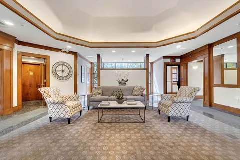 $2,200,000 | 99-60 Florence Street, Unit 3D, Newton, MA 02467