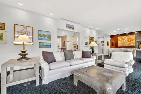 $2,200,000 | 99-60 Florence Street, Unit 3D, Newton, MA 02467