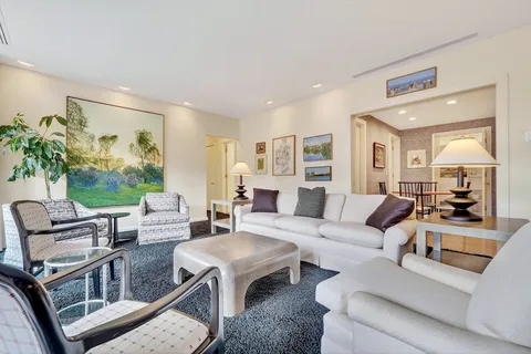 $2,200,000 | 99-60 Florence Street, Unit 3D, Newton, MA 02467