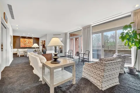 $2,200,000 | 99-60 Florence Street, Unit 3D, Newton, MA 02467