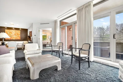 $2,200,000 | 99-60 Florence Street, Unit 3D, Newton, MA 02467