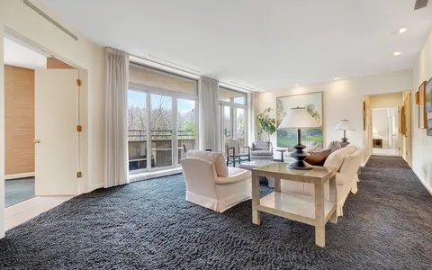 $2,200,000 | 99-60 Florence Street, Unit 3D, Newton, MA 02467