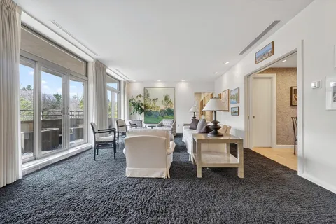 $2,200,000 | 99-60 Florence Street, Unit 3D, Newton, MA 02467