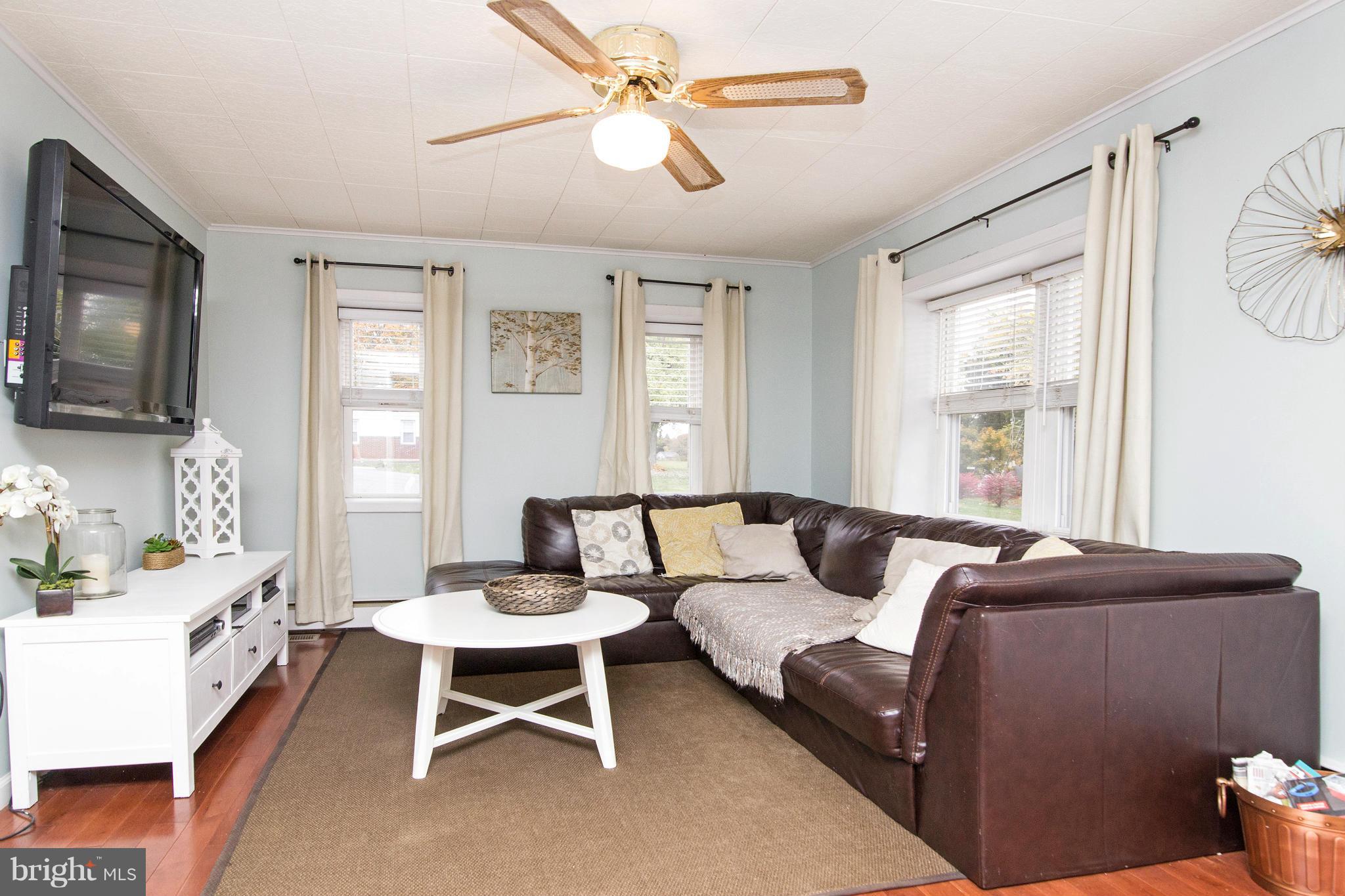 4501 Louisville Road Finksburg, MD 21048 - Photo 8 of 30 Living Room