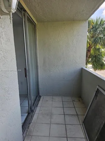 $2,300 | 10090 Northwest 80th Court, Unit 1350, Hialeah Gardens, FL 33016