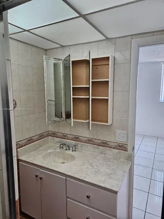 $2,300 | 10090 Northwest 80th Court, Unit 1350, Hialeah Gardens, FL 33016