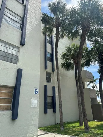 $2,300 | 10090 Northwest 80th Court, Unit 1350, Hialeah Gardens, FL 33016