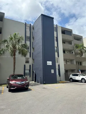 $2,300 | 10090 Northwest 80th Court, Unit 1350, Hialeah Gardens, FL 33016