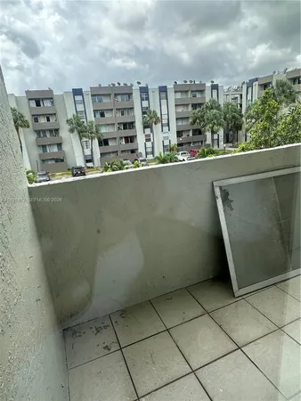 $2,300 | 10090 Northwest 80th Court, Unit 1350, Hialeah Gardens, FL 33016