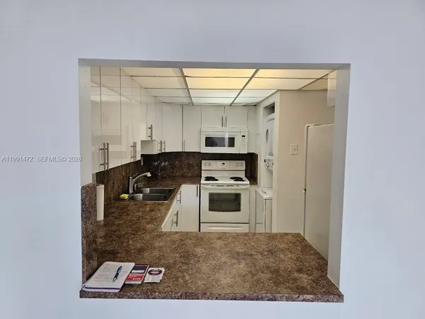 $2,300 | 10090 Northwest 80th Court, Unit 1350, Hialeah Gardens, FL 33016