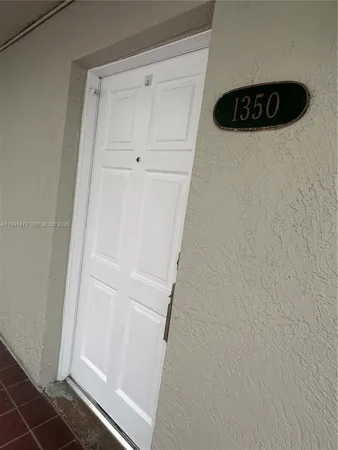 $2,300 | 10090 Northwest 80th Court, Unit 1350, Hialeah Gardens, FL 33016