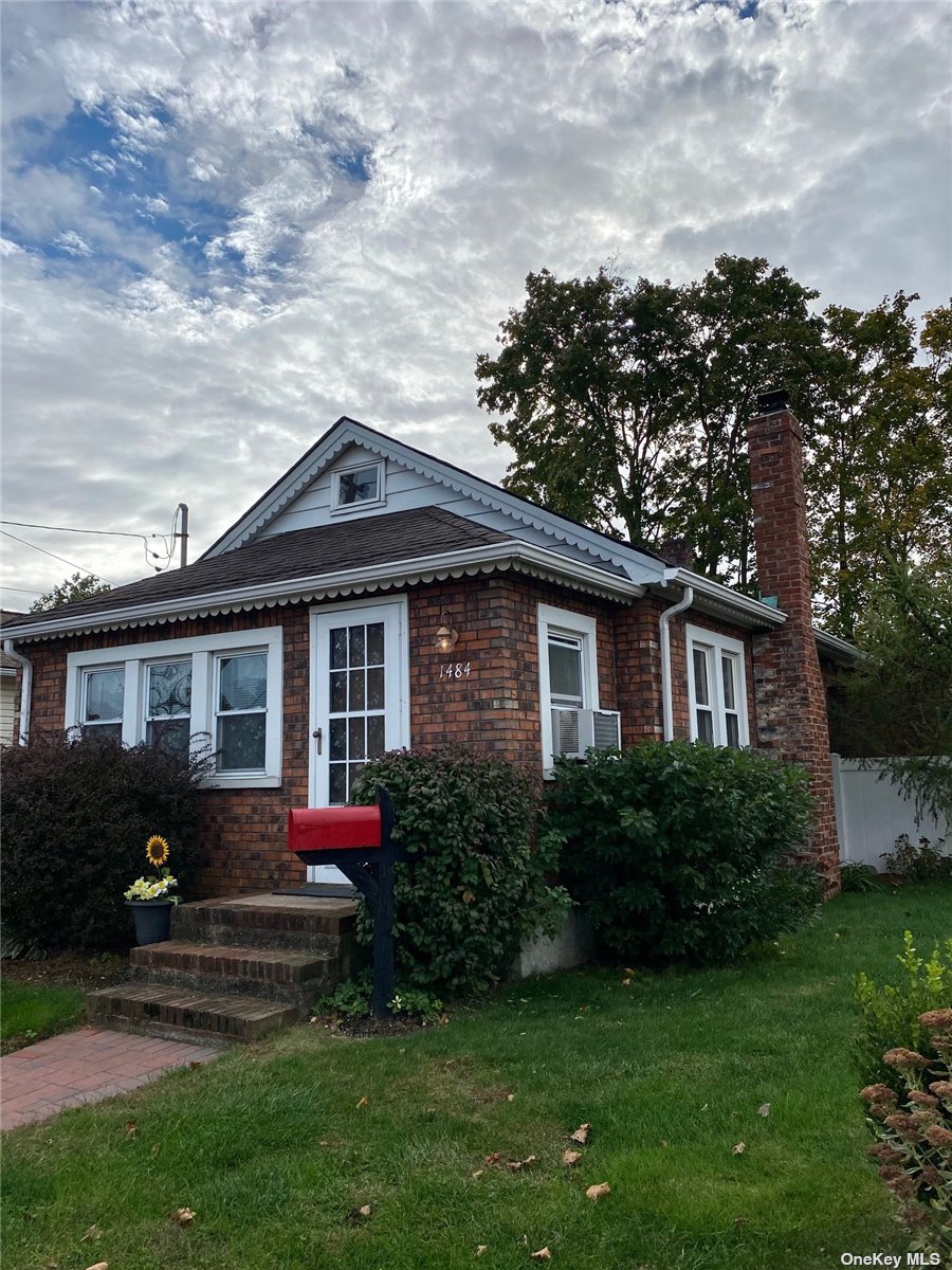 1484 North Jerusalem Road Merrick, NY 11566 - Photo 1 of 1 a front view of house with yard and green space