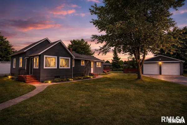 $154,990 | 130 East Maple Street, Roseville, IL 61473