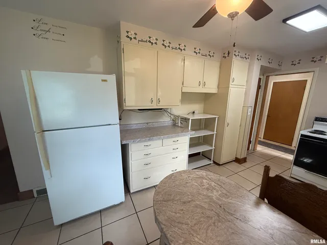 $154,990 | 130 East Maple Street, Roseville, IL 61473