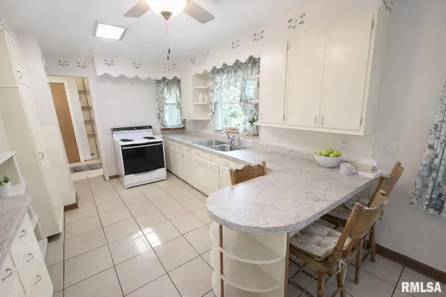 $154,990 | 130 East Maple Street, Roseville, IL 61473