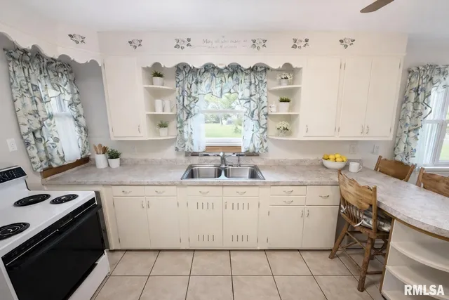 $154,990 | 130 East Maple Street, Roseville, IL 61473