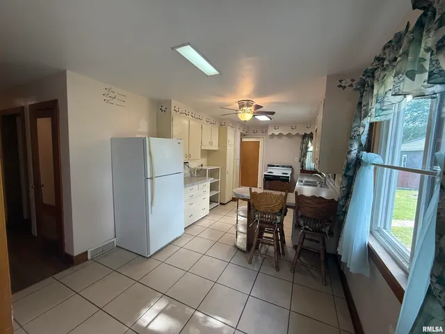 $154,990 | 130 East Maple Street, Roseville, IL 61473