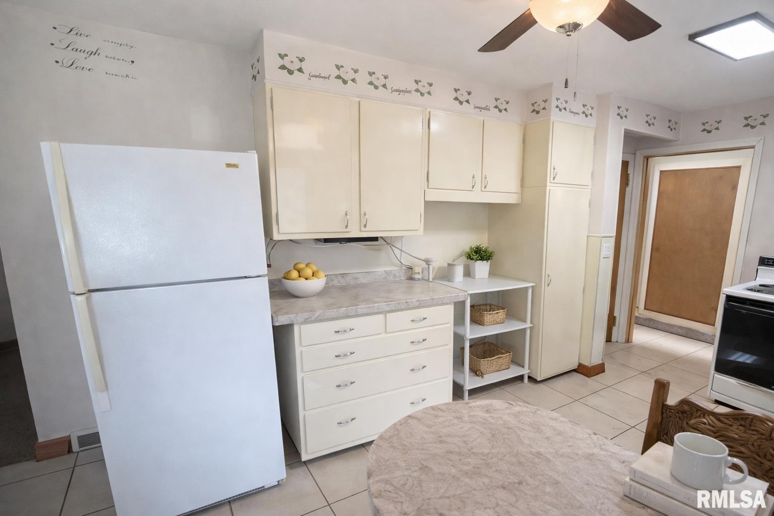 130 East Maple Street Roseville, IL 61473 - Photo 12 of 41