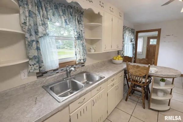 $154,990 | 130 East Maple Street, Roseville, IL 61473