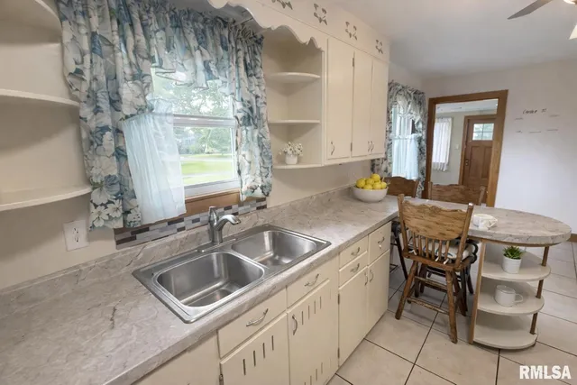 $154,990 | 130 East Maple Street, Roseville, IL 61473