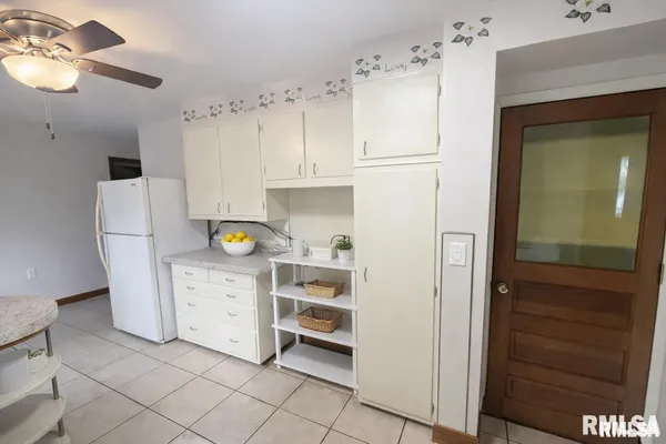 $154,990 | 130 East Maple Street, Roseville, IL 61473