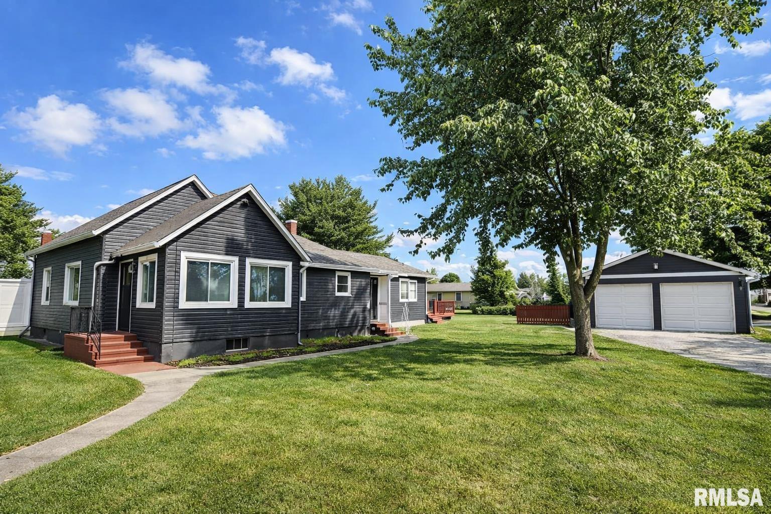 130 East Maple Street Roseville, IL 61473 - Photo 2 of 41