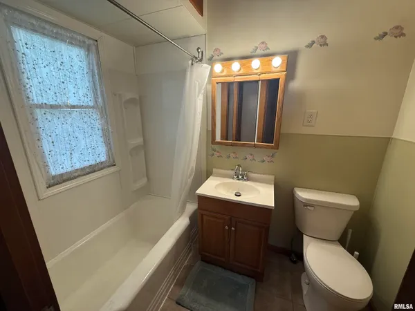 $154,990 | 130 East Maple Street, Roseville, IL 61473