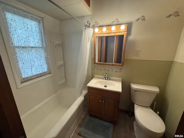 $154,990 | 130 East Maple Street, Roseville, IL 61473