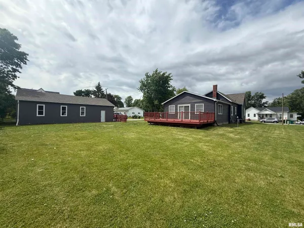 $154,990 | 130 East Maple Street, Roseville, IL 61473