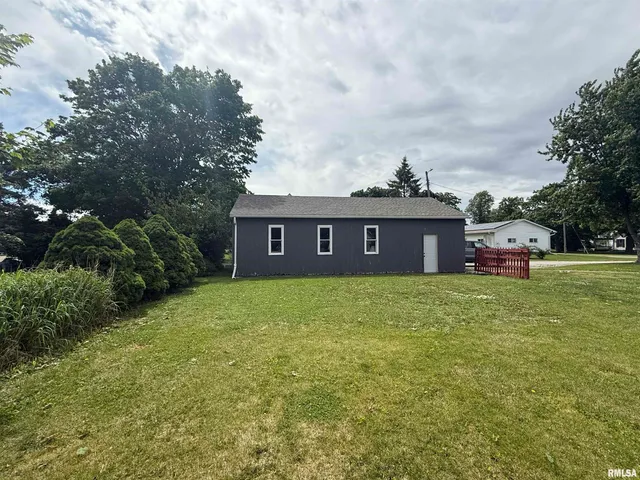 $154,990 | 130 East Maple Street, Roseville, IL 61473