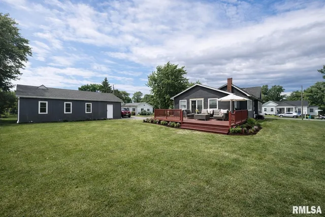 $154,990 | 130 East Maple Street, Roseville, IL 61473