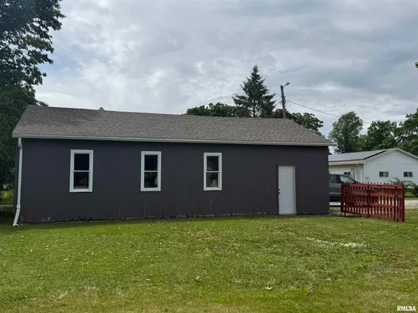 $154,990 | 130 East Maple Street, Roseville, IL 61473