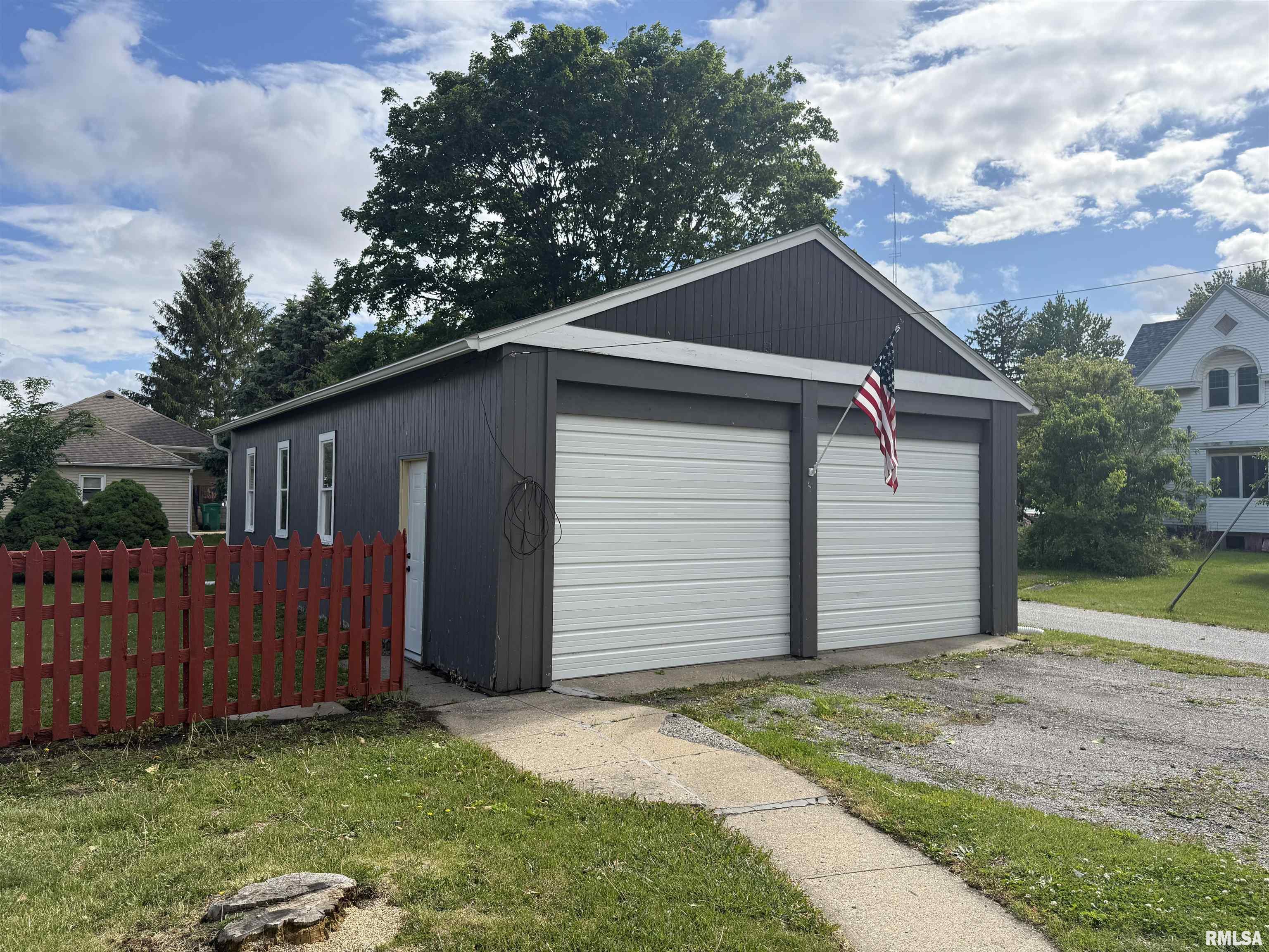 130 East Maple Street Roseville, IL 61473 - Photo 4 of 41