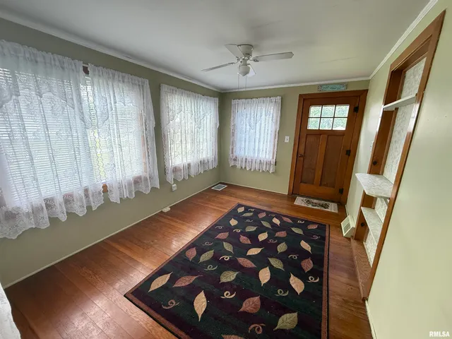 $154,990 | 130 East Maple Street, Roseville, IL 61473