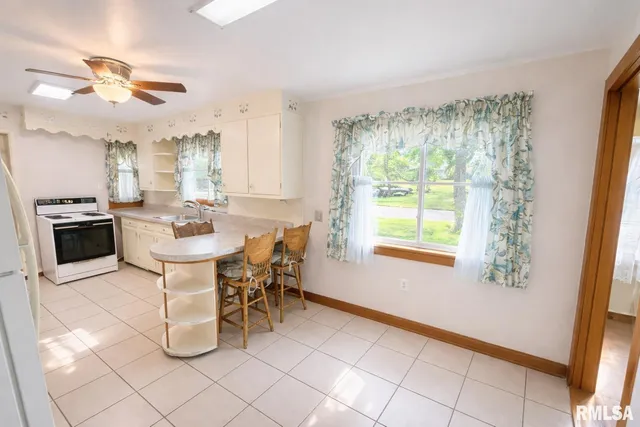 $154,990 | 130 East Maple Street, Roseville, IL 61473