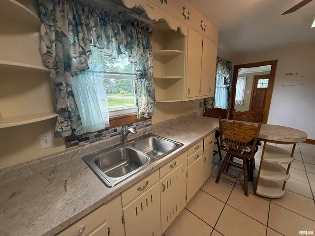 $154,990 | 130 East Maple Street, Roseville, IL 61473