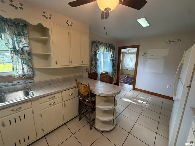 $154,990 | 130 East Maple Street, Roseville, IL 61473