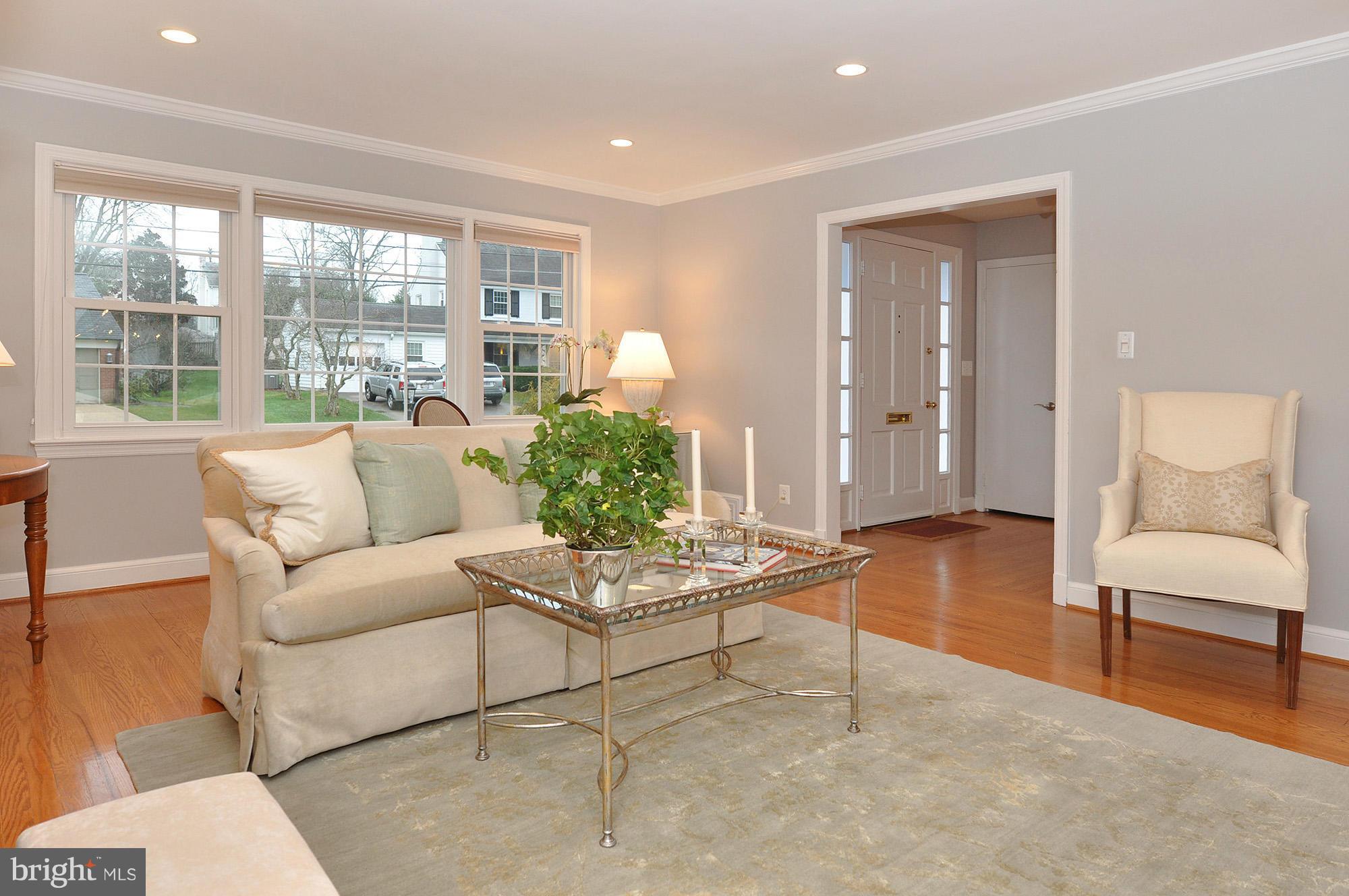 8046 Glendale Road Chevy Chase, MD 20815 - Photo 6 of 30 Living Room