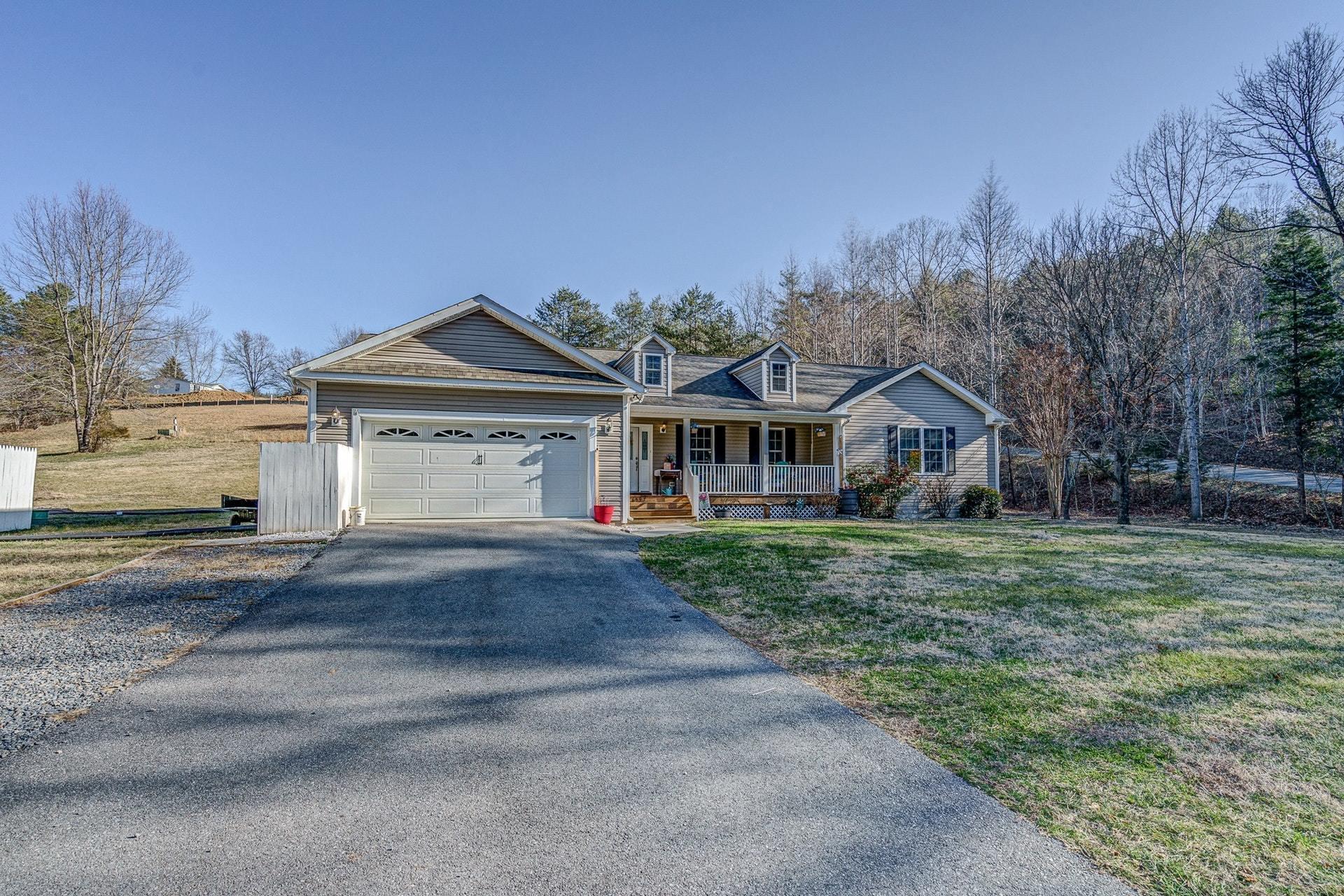 6597 Back Creek Road Boones Mill, VA 24065 - Photo 3 of 27 2 car garage