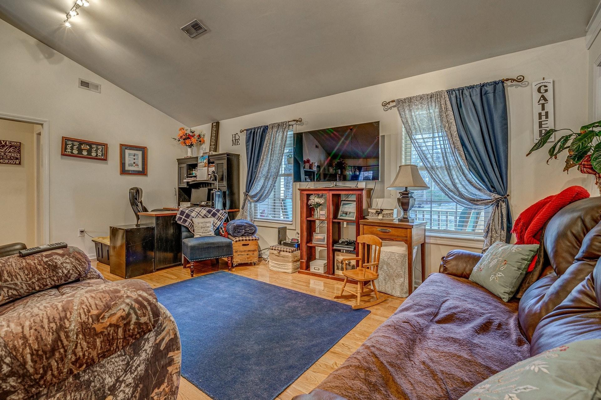 6597 Back Creek Road Boones Mill, VA 24065 - Photo 8 of 27 Great room
