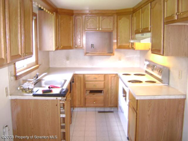 706 Edgebrook Drive Moosic, PA 18507 - Photo 11 of 14 Gallery Image 11