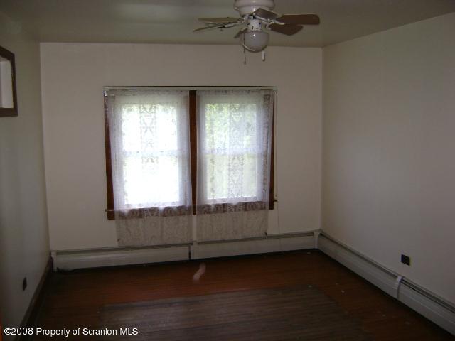 706 Edgebrook Drive Moosic, PA 18507 - Photo 6 of 14 Gallery Image 6