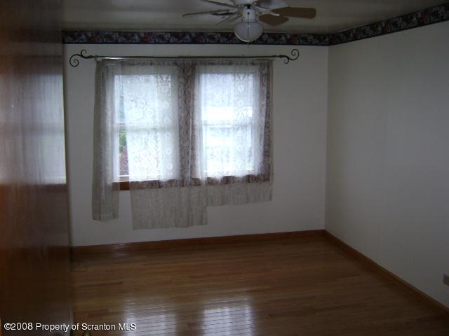 706 Edgebrook Drive Moosic, PA 18507 - Photo 7 of 14 Gallery Image 7