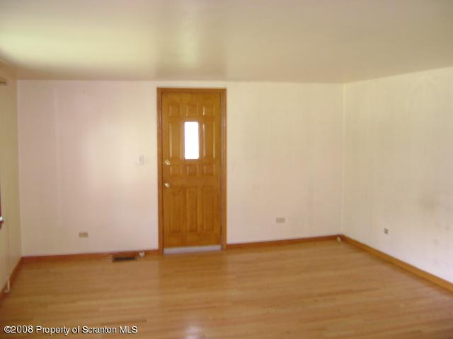 706 Edgebrook Drive Moosic, PA 18507 - Photo 8 of 14 Gallery Image 8
