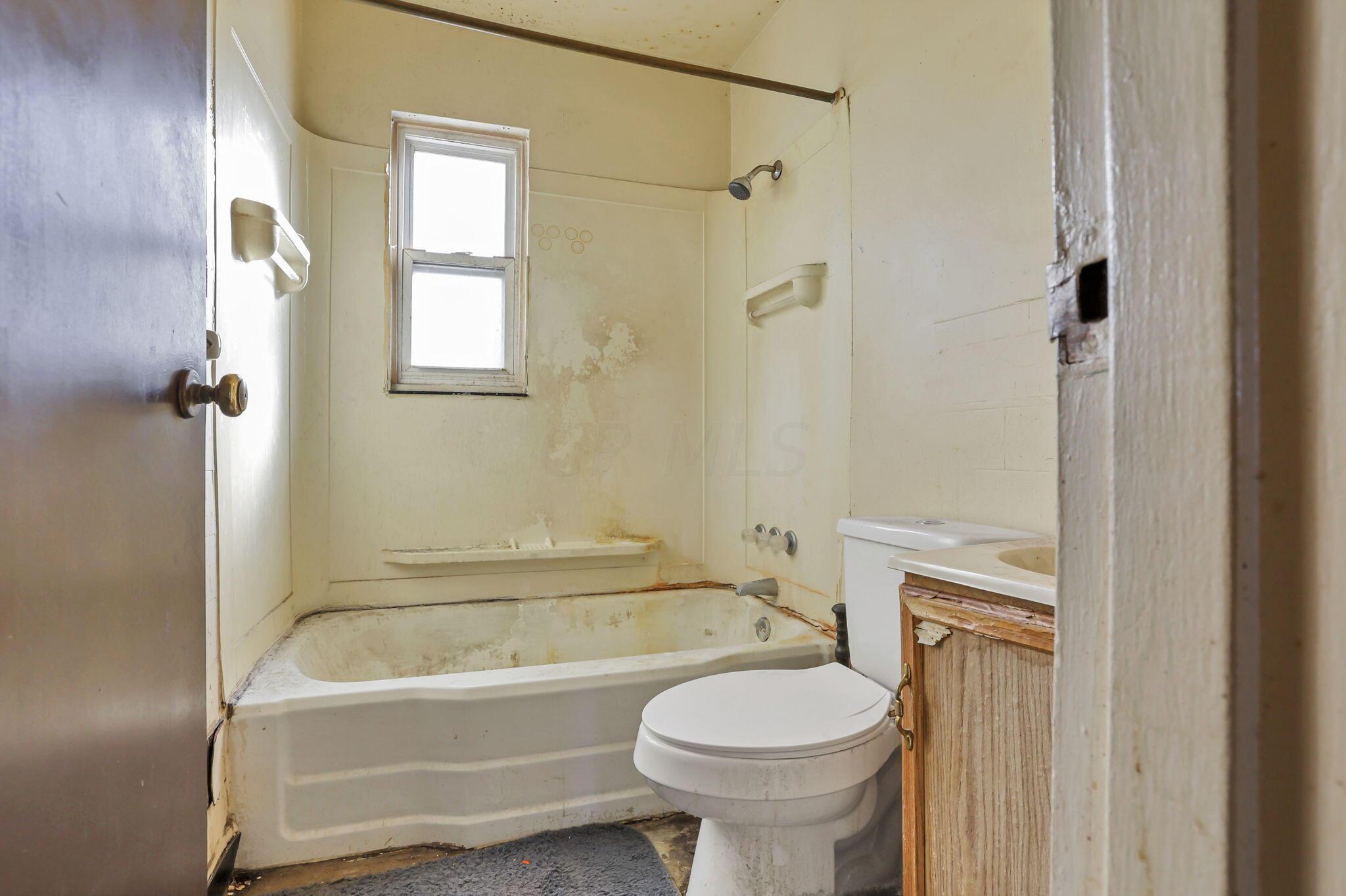102 North Hampton Road Columbus, OH 43213 - Photo 19 of 25 18-web-or-mls-011A0808
