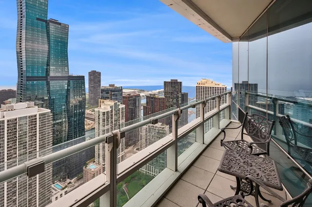$1,295,000 | 340 East Randolph Street, Unit 5504, Chicago, IL 60601