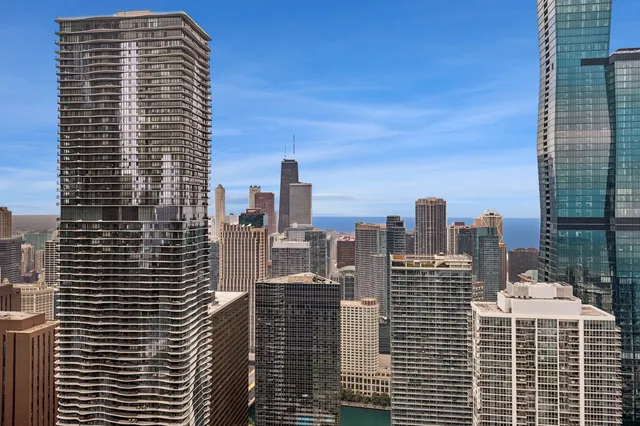 $1,295,000 | 340 East Randolph Street, Unit 5504, Chicago, IL 60601