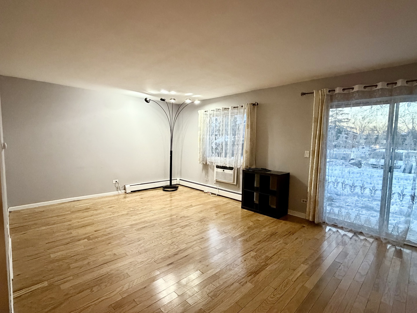 10385 Dearlove Road, Unit 1I Glenview, IL 60025 - Photo 3 of 12 Gallery Image 3